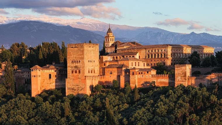 23. Alhambra, Granada, İspanya

