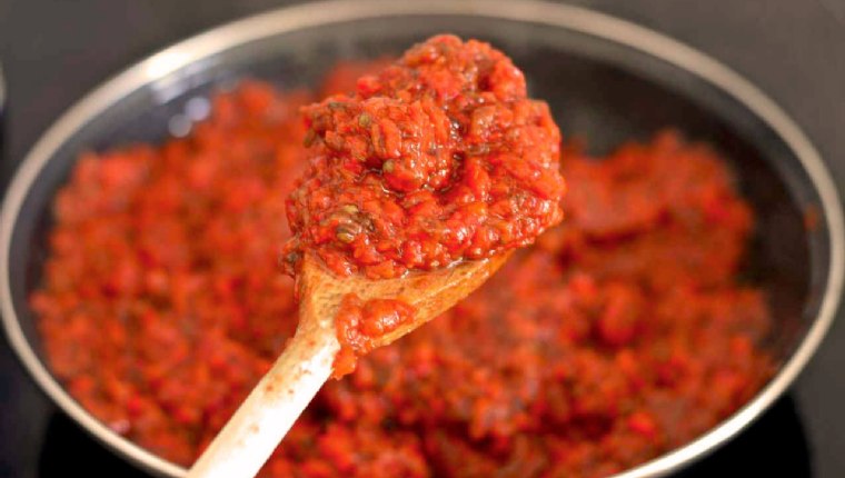 Ajvar sosu nedir ve ajvar sosu nasıl yapılır? Balkan ajvar sosu tarifi
