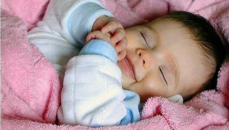 Bebeklerde sağlıklı uyku düzeni nasıl sağlanır