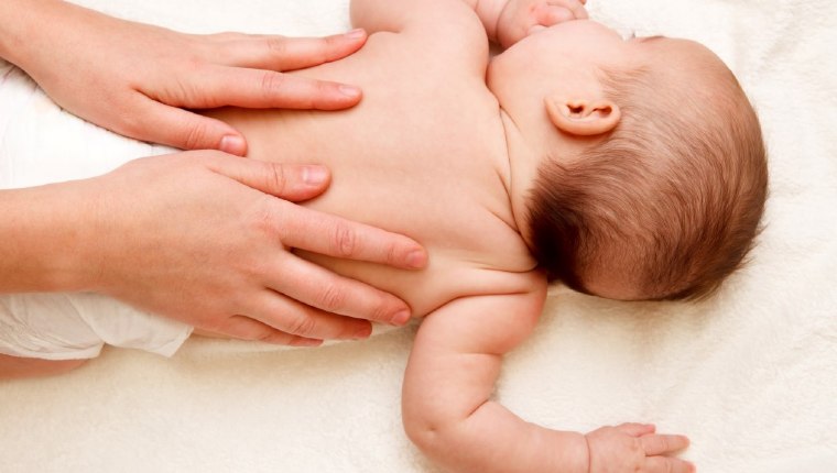 Bebeklere iyi gelen sakinleştirici masaj