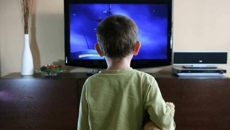 Çocukları okul değil TV yetiştiriyor