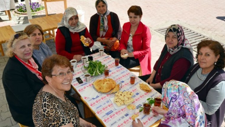 Emekli olmak yardım etmeye engel değil