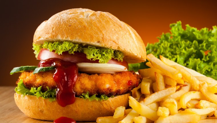 Fast foodun her lokması damarlarınıza zarar veriyor