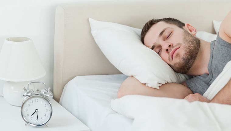 Gece uykuda terlemenin nedenleri nelerdir? Terlemeye iyi gelen doğal yöntemler...