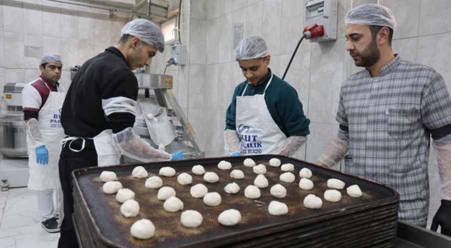 Hem okuyorlar hem kazanıyorlar: Bir yılda 19 milyonluk ciro!