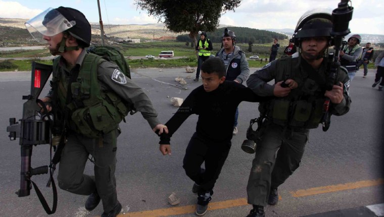 İsrail hapishanelerinde 300 Filistinli çocuk var.