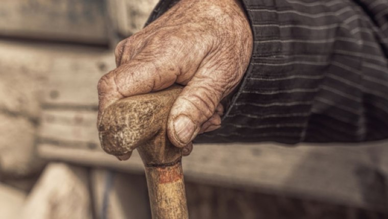 Yaşlılıkta sık düşmek hastalık habercisi