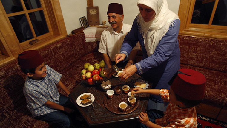 Zeki çocuklar esprilidir ve hızlı öğrenirler